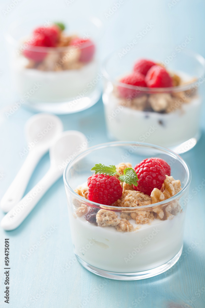 healthy breakfast with yogurt granola and raspberry healthy breakfast with yogurt granola and raspberry