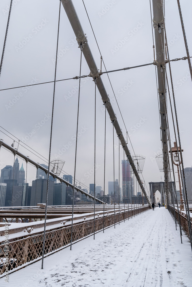 Naklejka premium Brooklyn Bridge with Snow