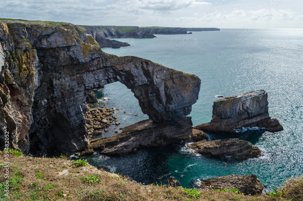 Fototapeta premium Green Bridge in the Pembrokeshire Coastal Path – Wales