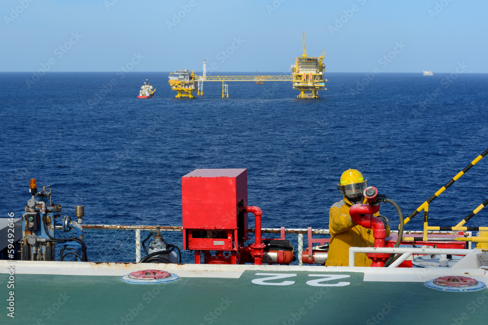 Obraz premium fireman is guarding for offshore helicopter before start up engi
