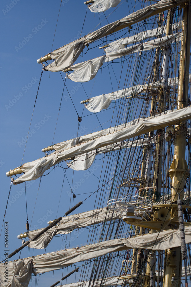 Obraz premium Sailboat sails with mast