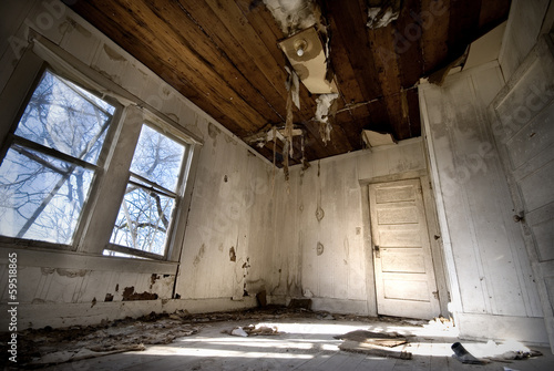 Abandoned Old House - Home Improvement Needed