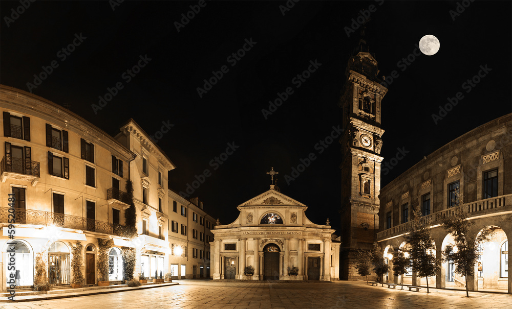 Varese, piazza San Vittore - Night view