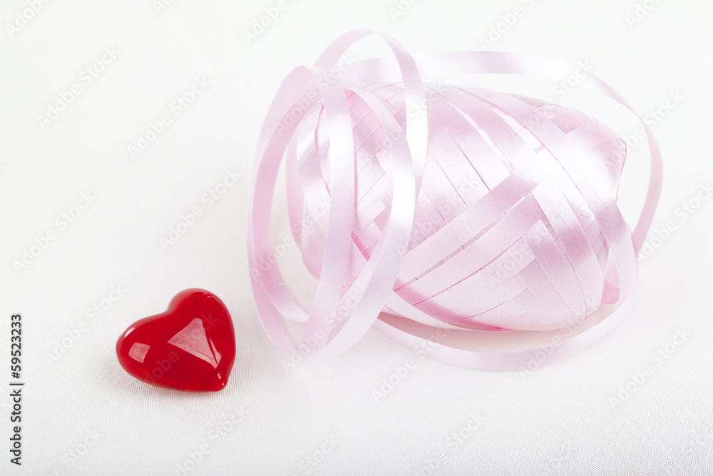 Herz und rosa Geschenkband Herz und rosa Geschenkband