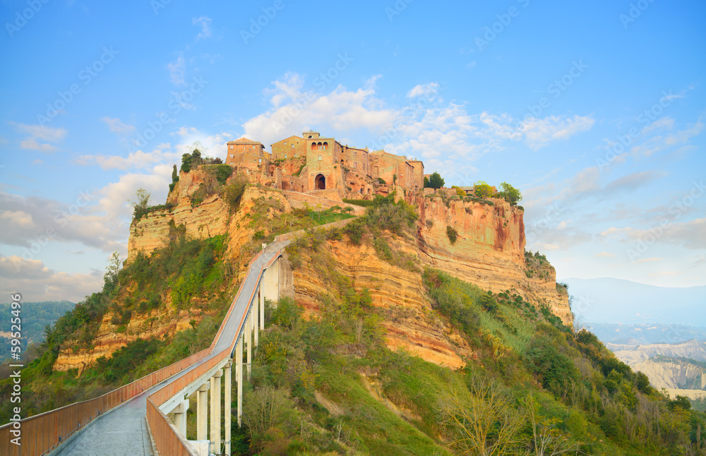 Obraz premium Civita di Bagnoregio landmark, bridge view on sunset. Italy