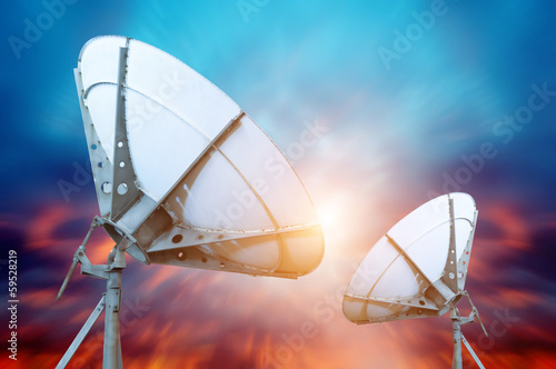 Bilde på lerret satellite dish antennas