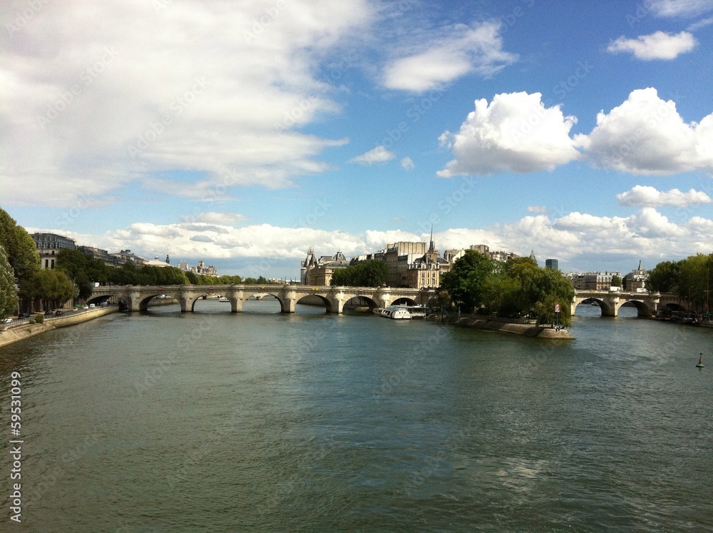 Puente sobre el Rio Sena