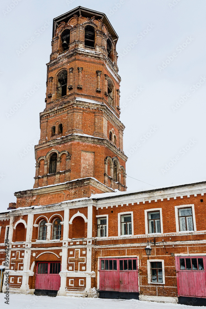 Fototapeta premium slobodskoy red bell tower