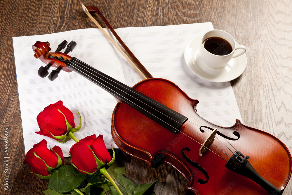 Fototapeta premium Red roses and a violin