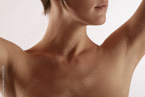 weiblicher Hals