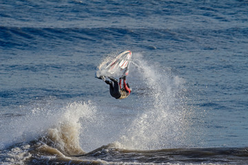 Acrylglasbilder Wasser Motorsport Jetski-Action auf türkisem Wasser  © BAHADIR YENICERI