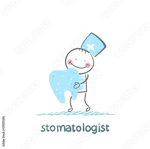 stomatologist holding a tooth