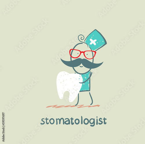 stomatologist holding a tooth