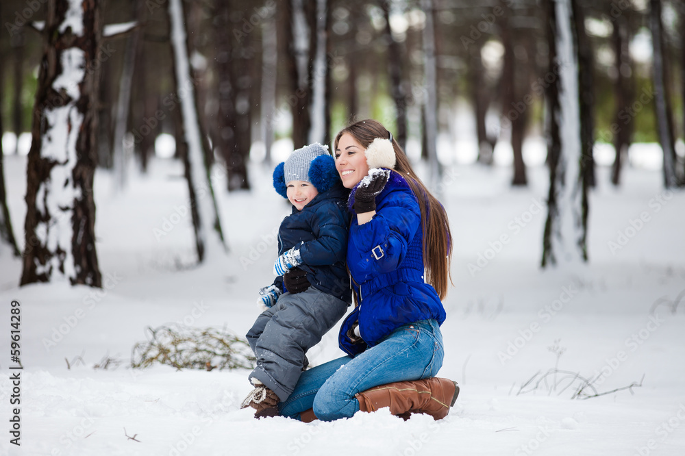 Obraz premium Mother and son enjoying beautiful winter day