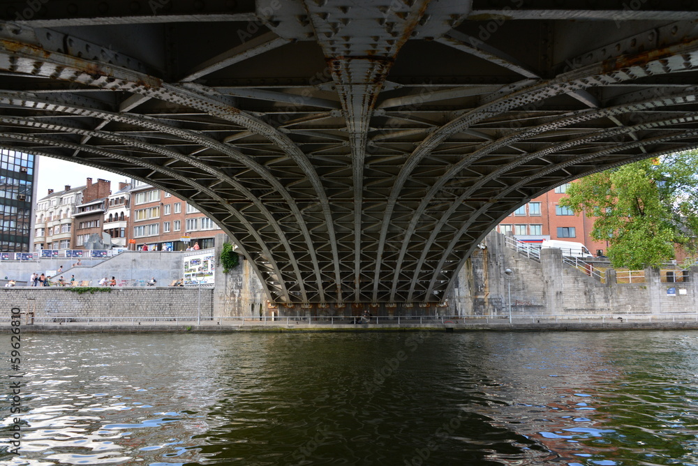 Fototapeta premium Le dessous du pont