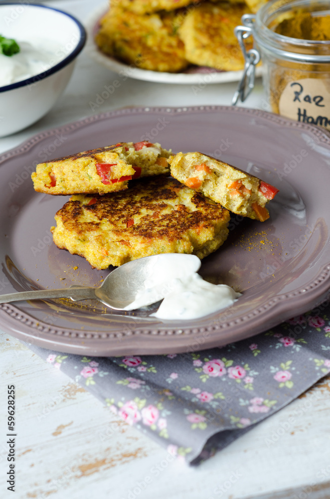 Couscousbratling mit Kräuterdip Couscousbratling mit Kräuterdip