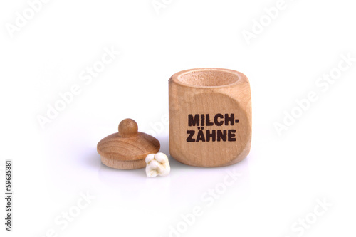 Milchzähne mit Dose