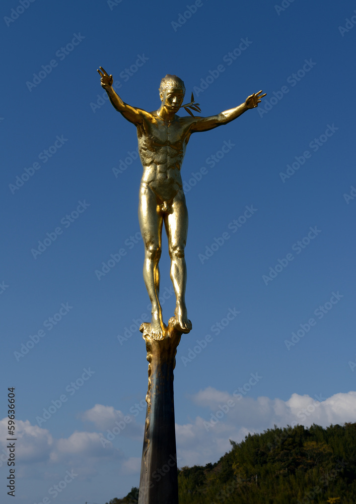 Fototapeta premium 津奈木大橋の上の彫刻