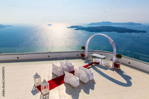 Fototapeta Naklejka Na Ścianę i Meble -  Romantic place for wedding ceremony in Santorini