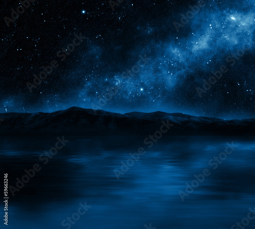 Górskie jezioro z gwiazdami
