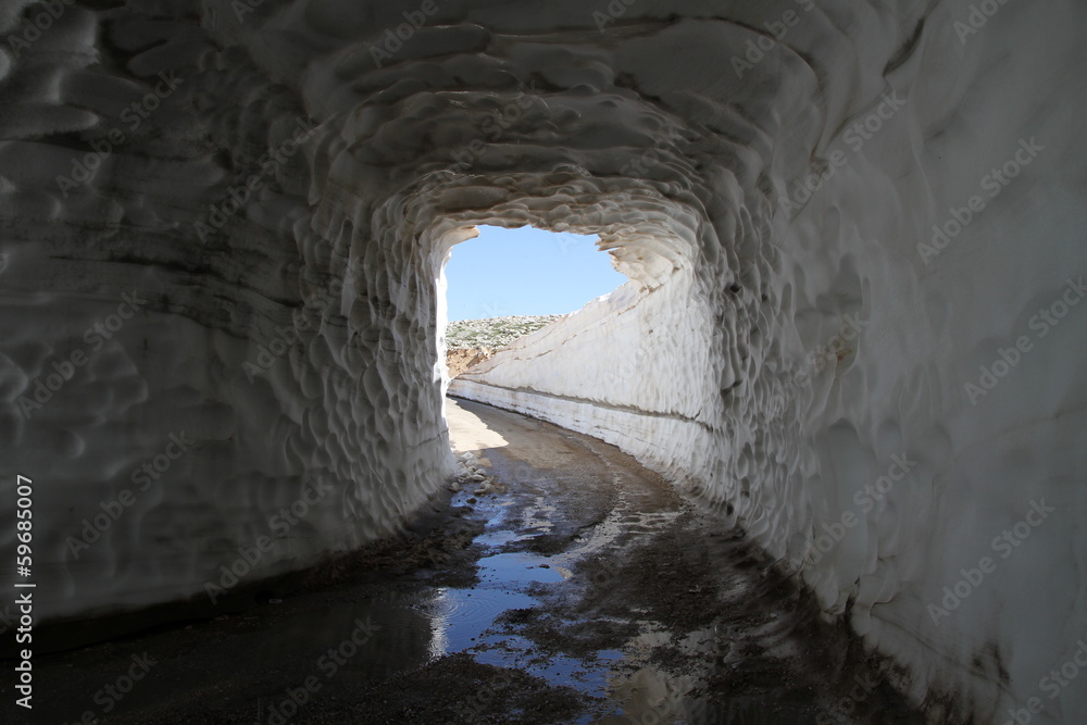 Toroslarda Kar Tüneli