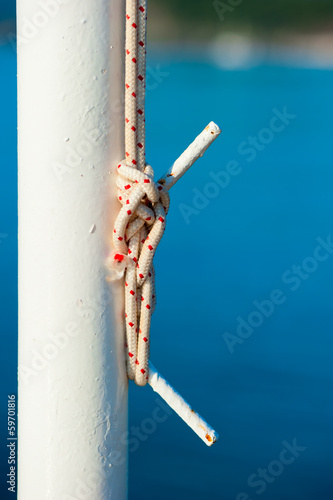 Fotografie part of the flagpole with bollard and rope attached to it