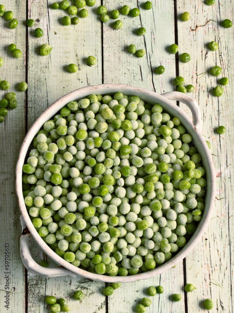 frozen green peas frozen green peas