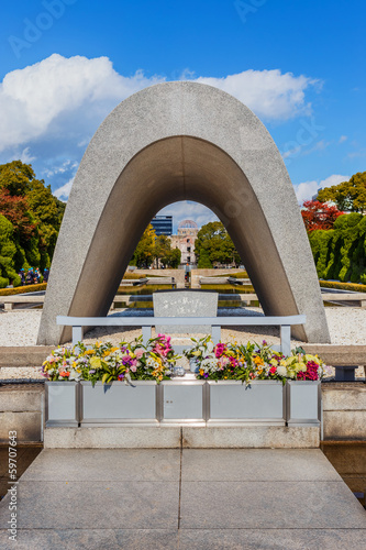 Obraz na plátně Cenotaph at Hiroshima Peace Park
