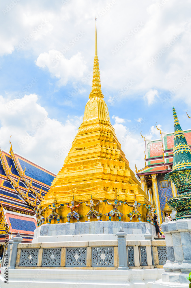 Fototapeta premium Emerald temple