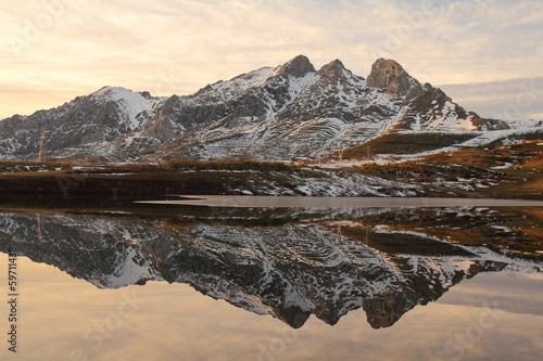 Peñas Las Tres Marías, Embalse de Casares. Valle de Arbas, León. photo