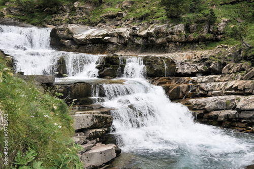 Cascadas en Ordesa  Pirineos  Espa  a 