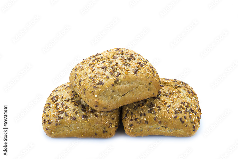 Bollos de pan cubiertos de semillas y aislados en fondo blanco Bollos de pan cubiertos de semillas y aislados en fondo blanco
