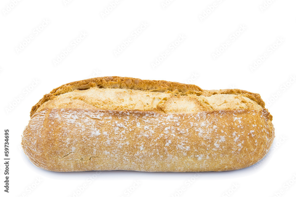 Bollo de pan de pueblo hecho en horno de leña aislado en blanco