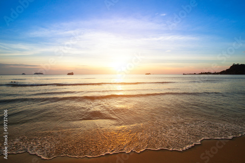 Fototapeta Naklejka Na Ścianę i Meble -  Beautiful sunset on the sea beach.