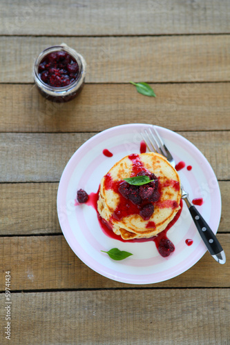 pancakes with berry sauce