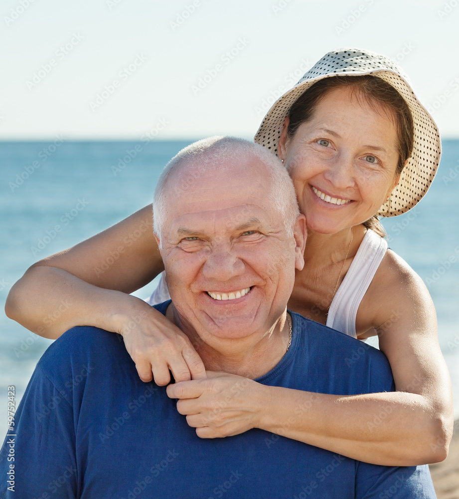 Obraz premium Portrait of smiling mature couple