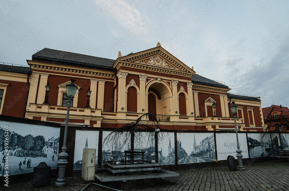 Obraz premium Old Town in Klaipeda (Lithuania) in the evening. Drama Theater