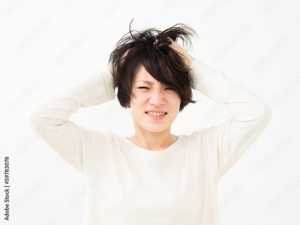 悩む女性 悩む女性