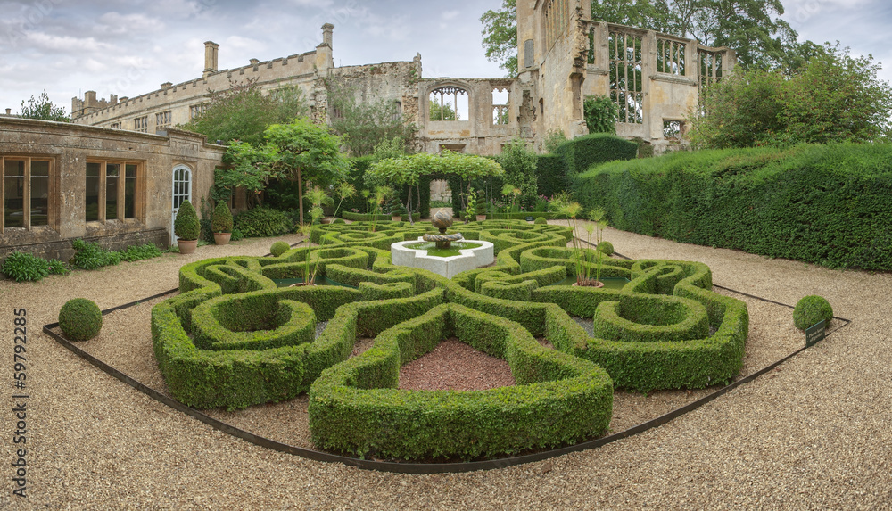 Naklejka premium Sudeley Castle garden