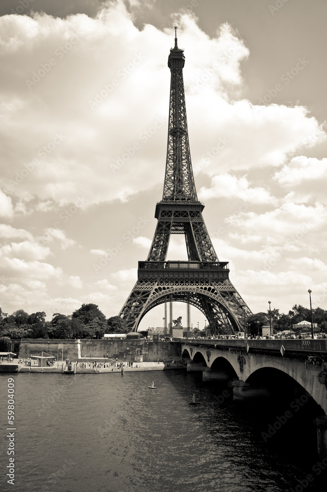 Eiffel tower black and white
