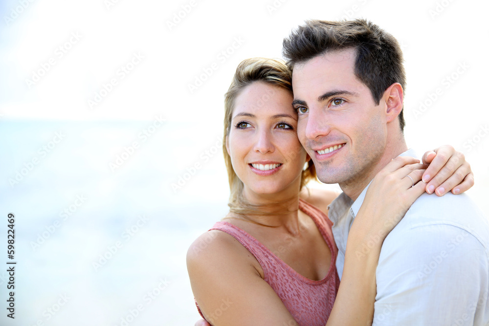 Fototapeta premium In love couple embracing by the beach