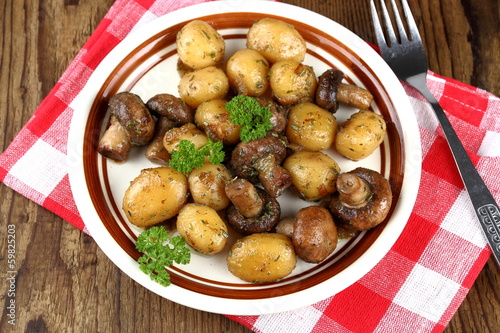 Brown mushrooms fried with round potato