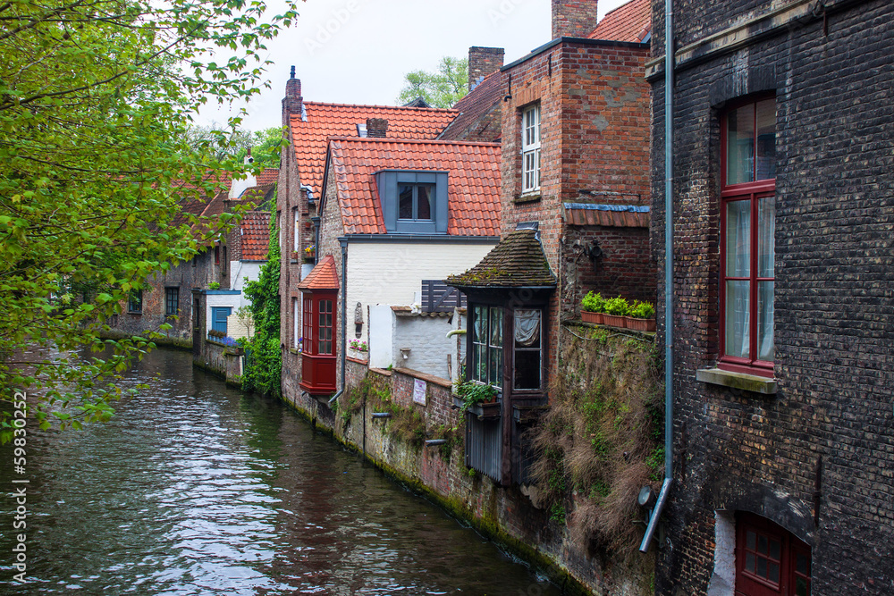 Houses along the canals of Bruges, Belgium Houses along the canals of Bruges, Belgium