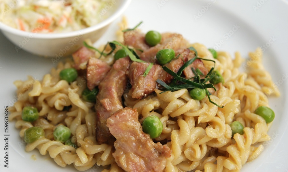 fusilli green spicy curry sauce fusilli green spicy curry sauce