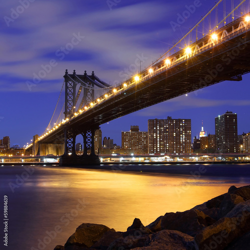Fototapeta Naklejka Na Ścianę i Meble -  New York City Skyline and Manhattan Bridge At Night..