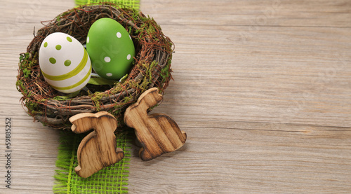 Osterhasen mit Ostereiern