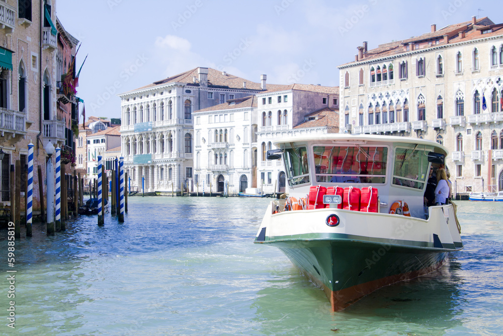 Vaporetto in Venice Canal - obrazy, fototapety, plakaty 