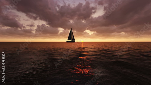 Segelboot bei Sonnenuntergang über Meer bei ruhiger See