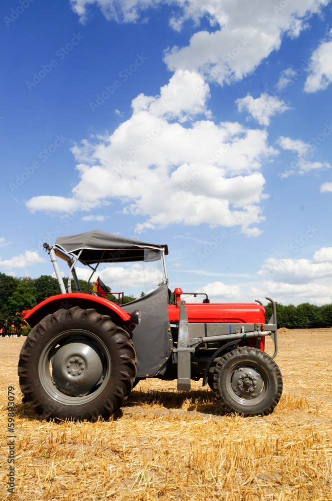 Oldtimer, alter Traktor Oldtimer, alter Traktor