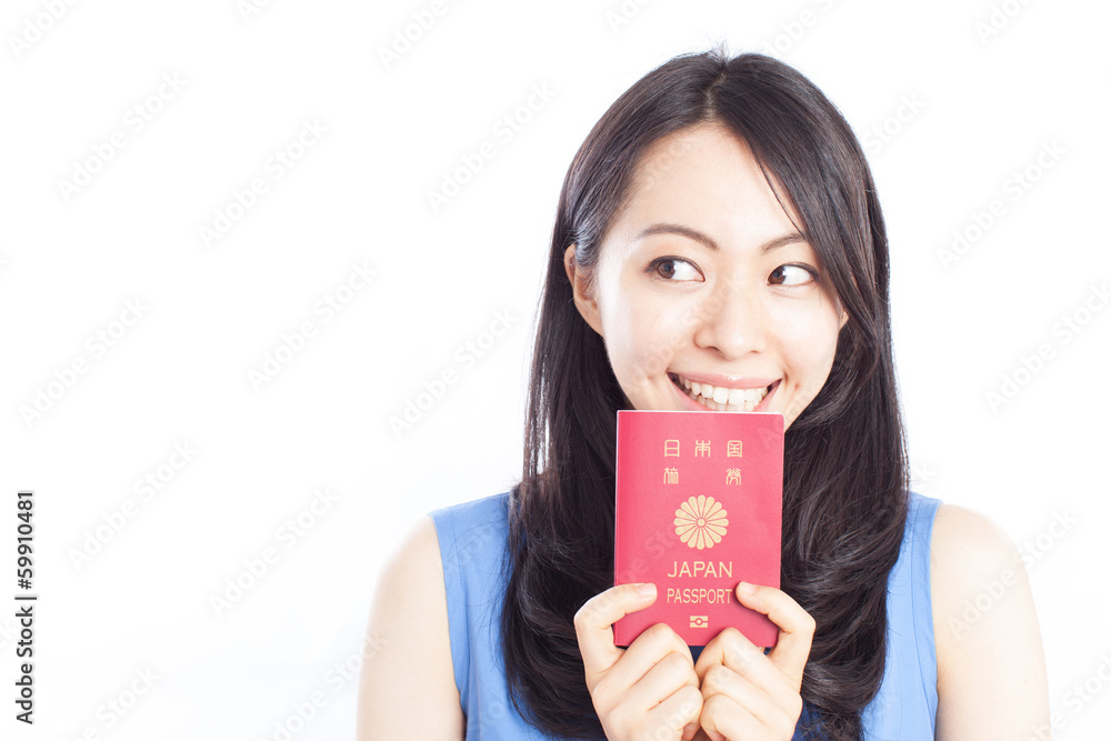 パスポートを持った女性